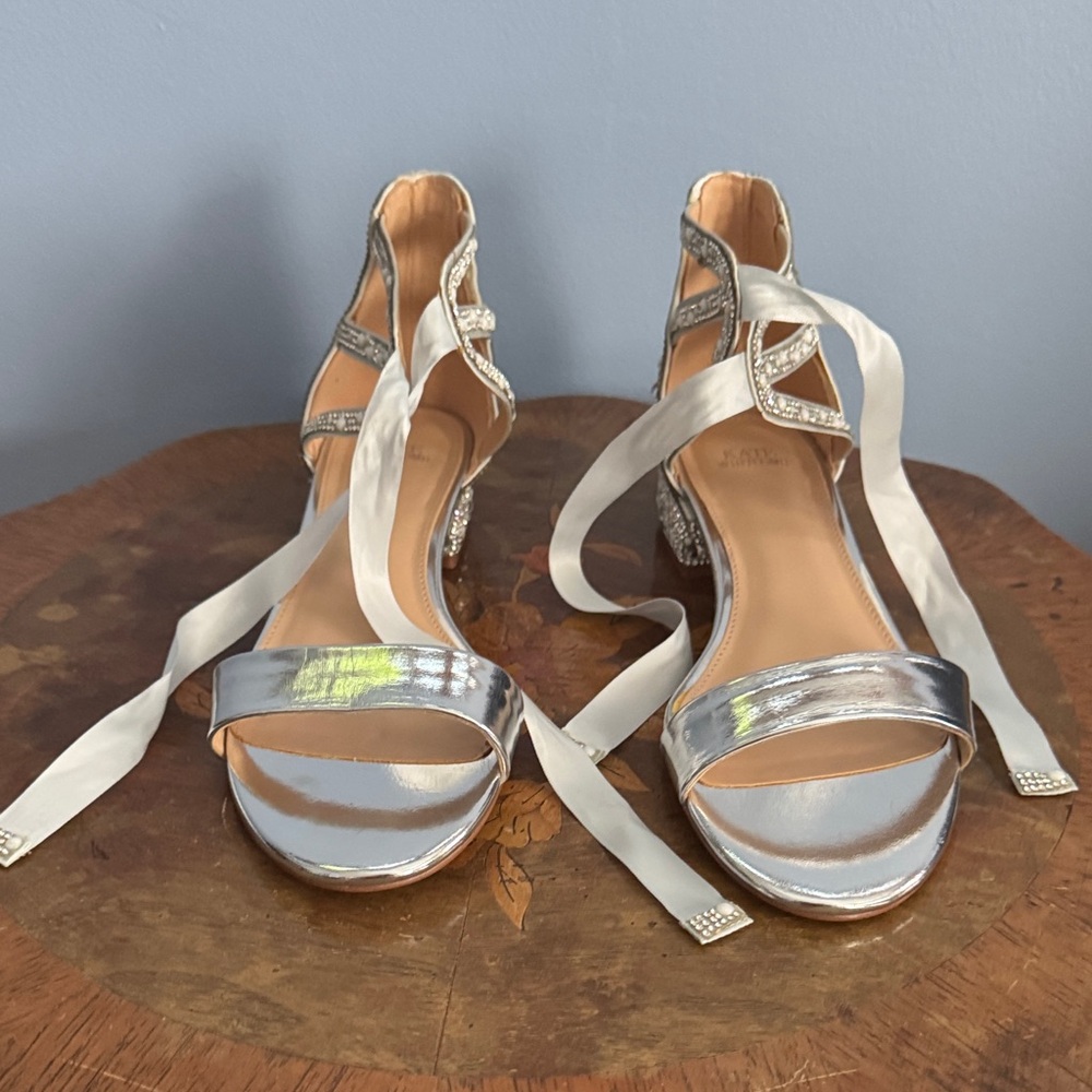 Kate Whitcomb Elegant Silver Strappy Women's Shoes 7.5 NEW